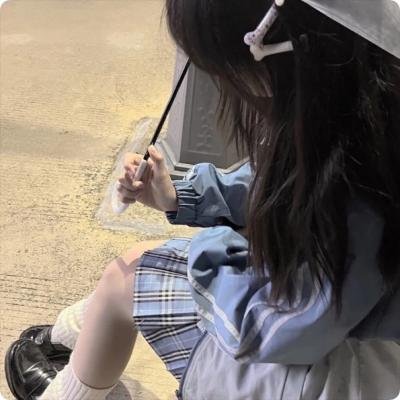 踉跄的女孩 海报